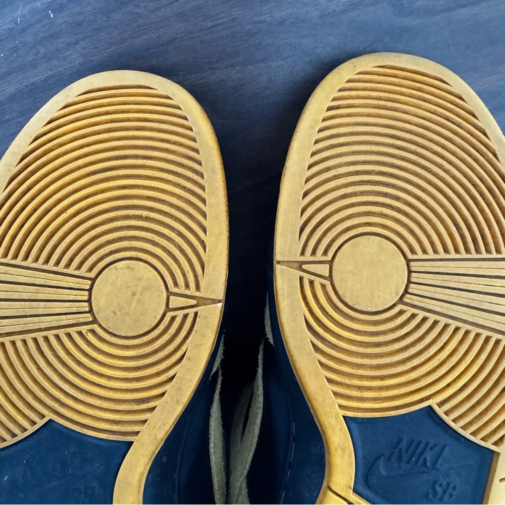 Nike SB Dunk Low Iowa Sneakers - Picture 8 of 10